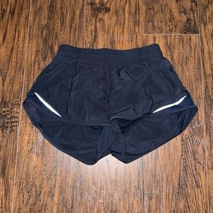 Lululemon hotty hot 2.5 shorts